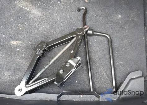 2021 Toyota Corolla Le z USA, uszkodzony, nr VIN 5YFEPMAE9MP182313